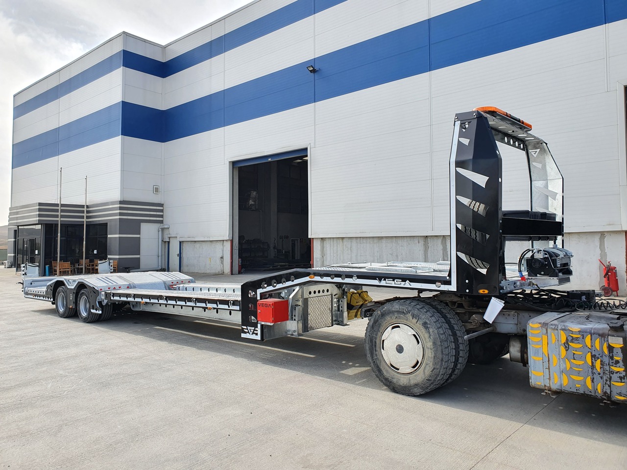 VEGA-S (2 AXLE TRUCK CARRIER) - Semi-remorque porte-voitures: photos 4 VEGA-S (2 AXLE TRUCK CARRIER) - Semi-remorque porte-voitures: photos 4