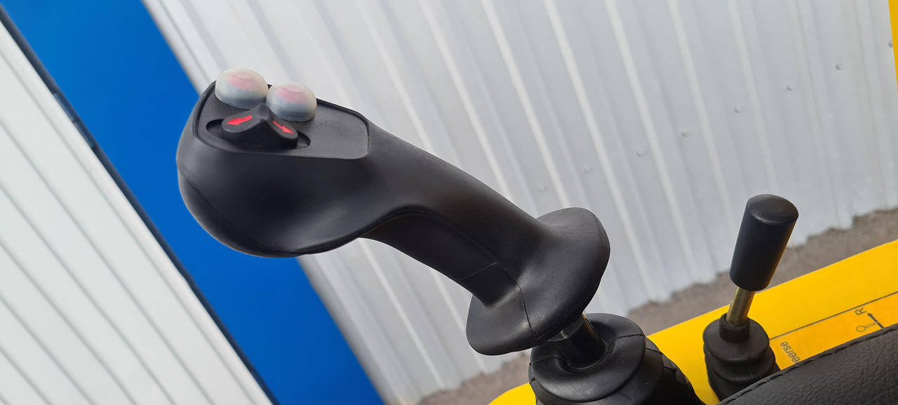 Valet de ferme neuf Eurotrac W11 Radlader Hoflader: photos 11 Valet de ferme neuf Eurotrac W11 Radlader Hoflader: photos 11