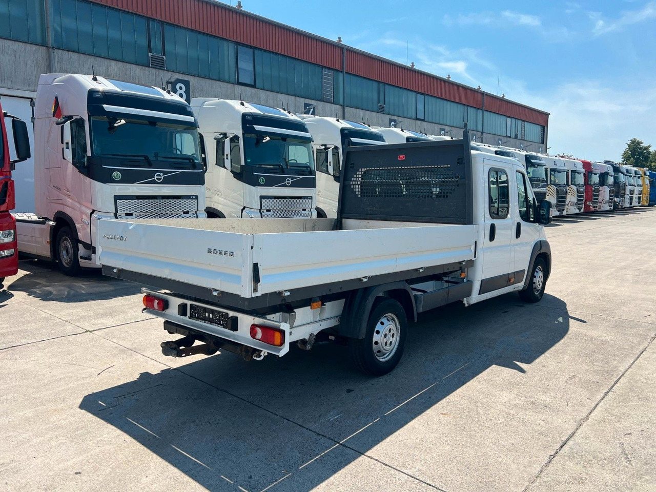 Peugeot Boxer * EURO 6 * 7 SITZER * 4 TÜRER * SCHALTGETR - Utilitaire plateau, Utilitaire double cabine: photos 4 Peugeot Boxer * EURO 6 * 7 SITZER * 4 TÜRER * SCHALTGETR - Utilitaire plateau, Utilitaire double cabine: photos 4