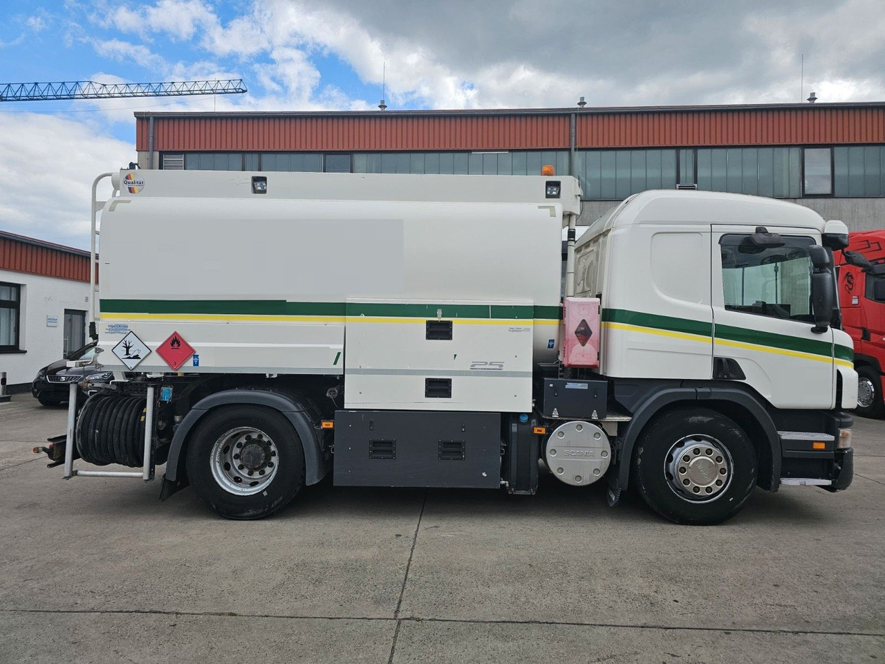 Scania P 360 * OBER/-UNTER * 3 KAMMER * BENZIN * - Camion citerne: photos 4 Scania P 360 * OBER/-UNTER * 3 KAMMER * BENZIN * - Camion citerne: photos 4
