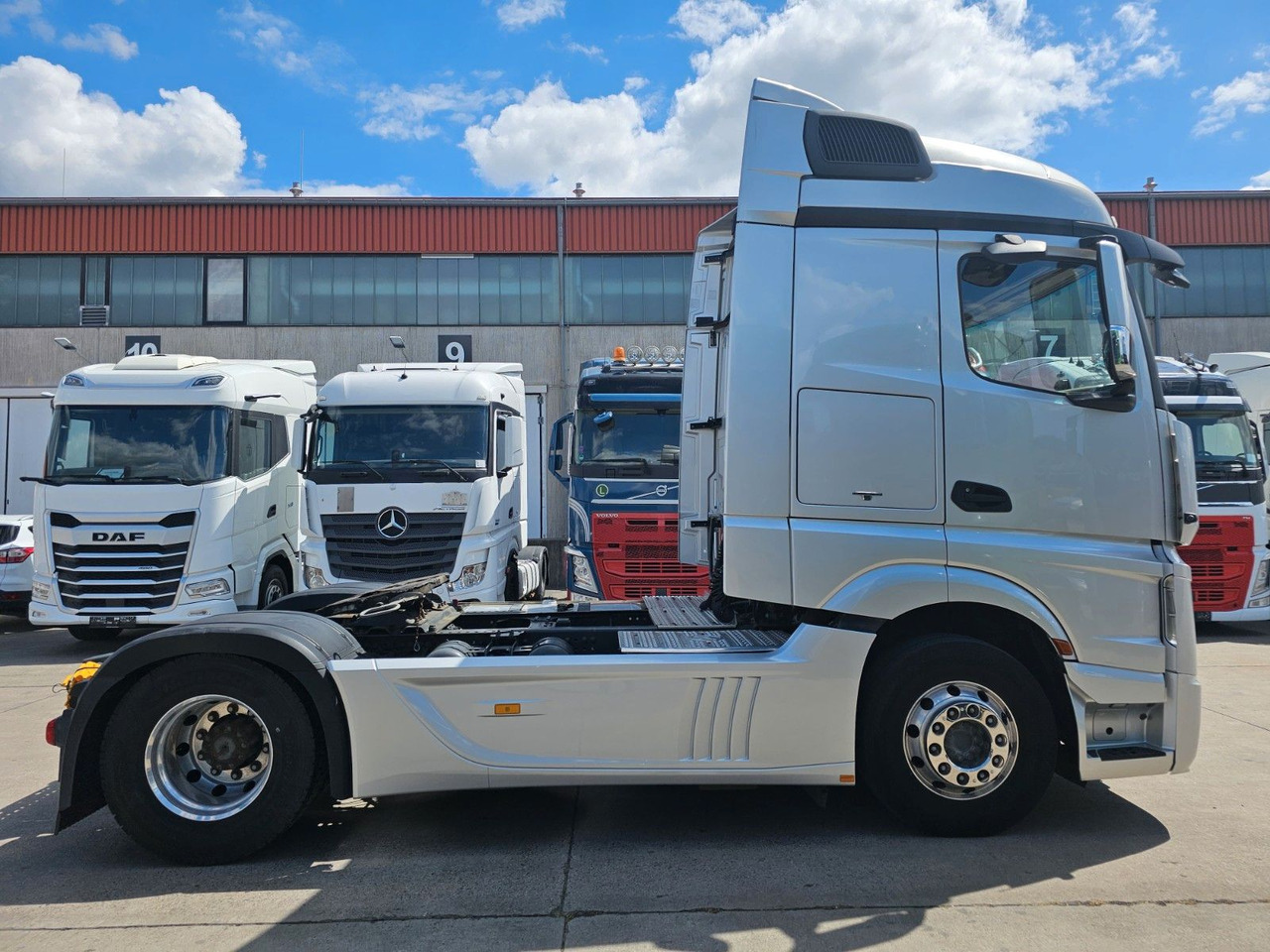 Mercedes-Benz ACTROS 1851 * 2X VORHANDEN * ACC * STANDH. *EUR5 - Tracteur routier: photos 4 Mercedes-Benz ACTROS 1851 * 2X VORHANDEN * ACC * STANDH. *EUR5 - Tracteur routier: photos 4