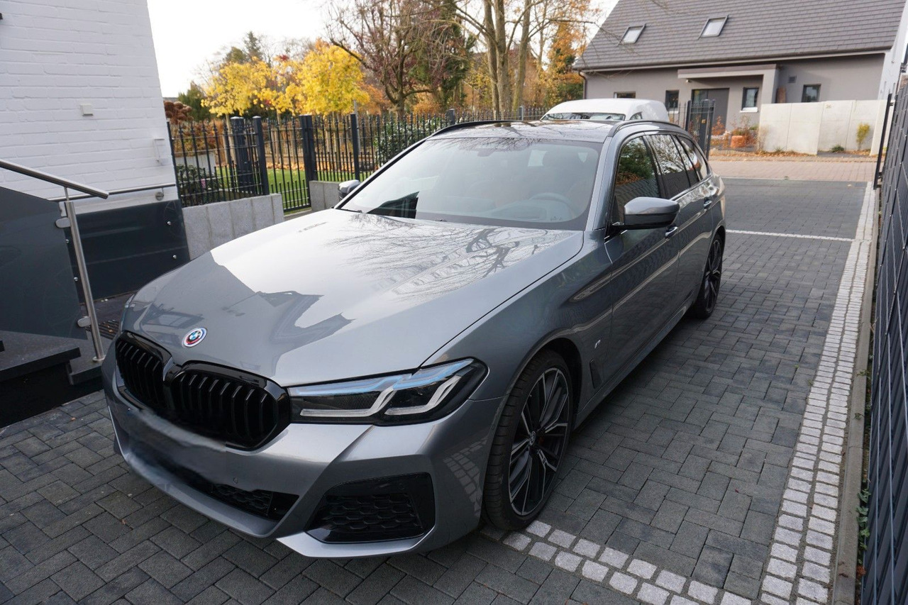 BMW 530 xDrive Touríng - Voiture break: photos 1 BMW 530 xDrive Touríng - Voiture break: photos 1