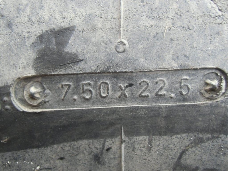 Onbekend Kraanband - Pneus et jantes: photos 3 Onbekend Kraanband - Pneus et jantes: photos 3