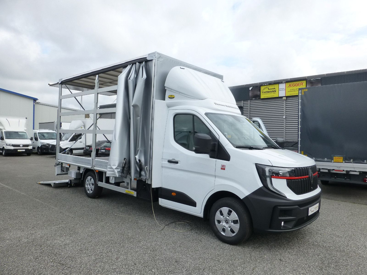Renault NEW Master Pritsche Plane BÄR Ladebordwand - Utilitaire rideaux coulissants (PLSC): photos 1 Renault NEW Master Pritsche Plane BÄR Ladebordwand - Utilitaire rideaux coulissants (PLSC): photos 1