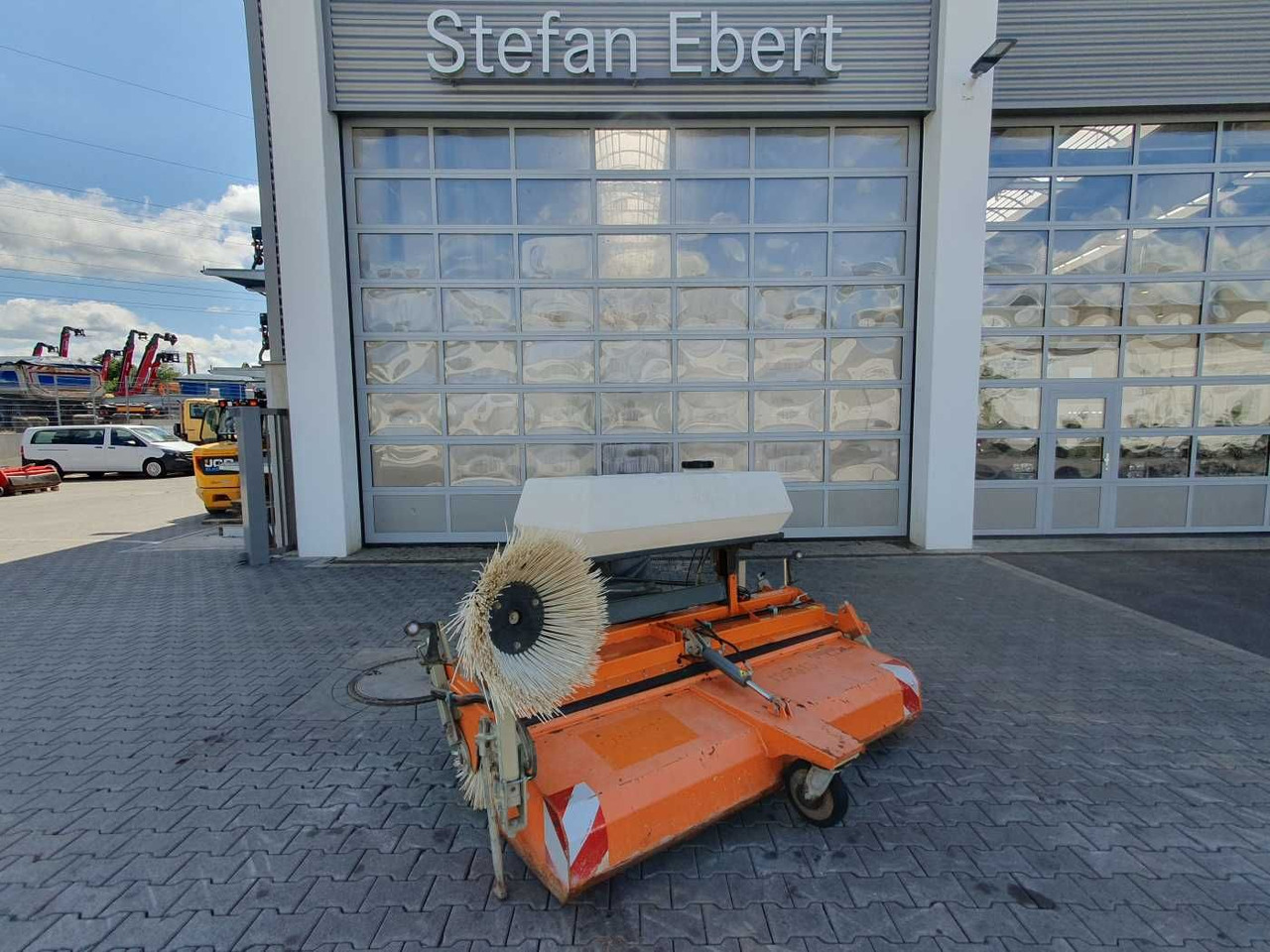 Bema 25 Dual Kehrmaschine / 2.050 mm / 2020 - Brosse: photos 1 Bema 25 Dual Kehrmaschine / 2.050 mm / 2020 - Brosse: photos 1