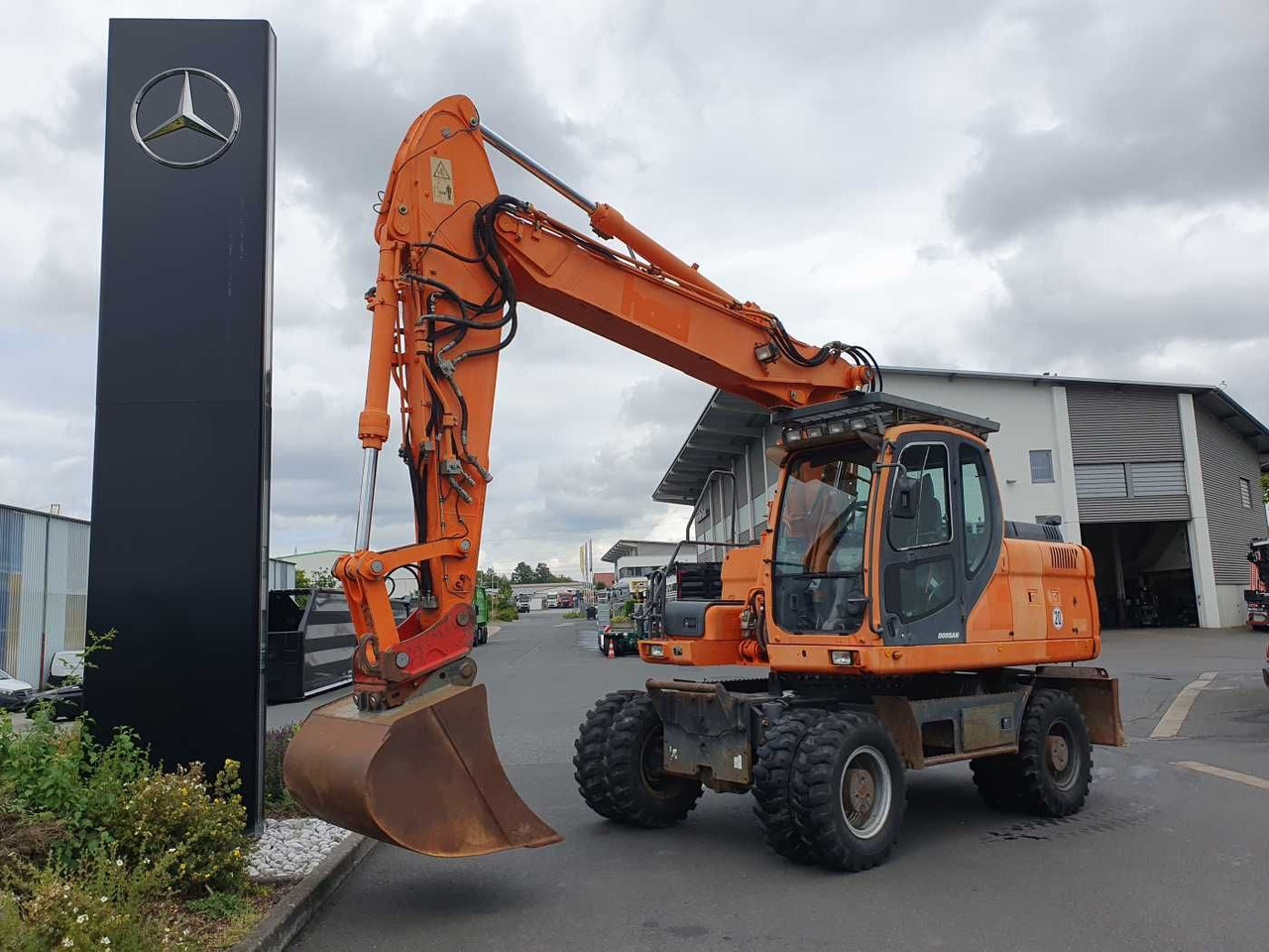 Doosan DX190W / 2008 / 12.349h / 1x Tieflöffel - Pelle sur pneus: photos 1 Doosan DX190W / 2008 / 12.349h / 1x Tieflöffel - Pelle sur pneus: photos 1