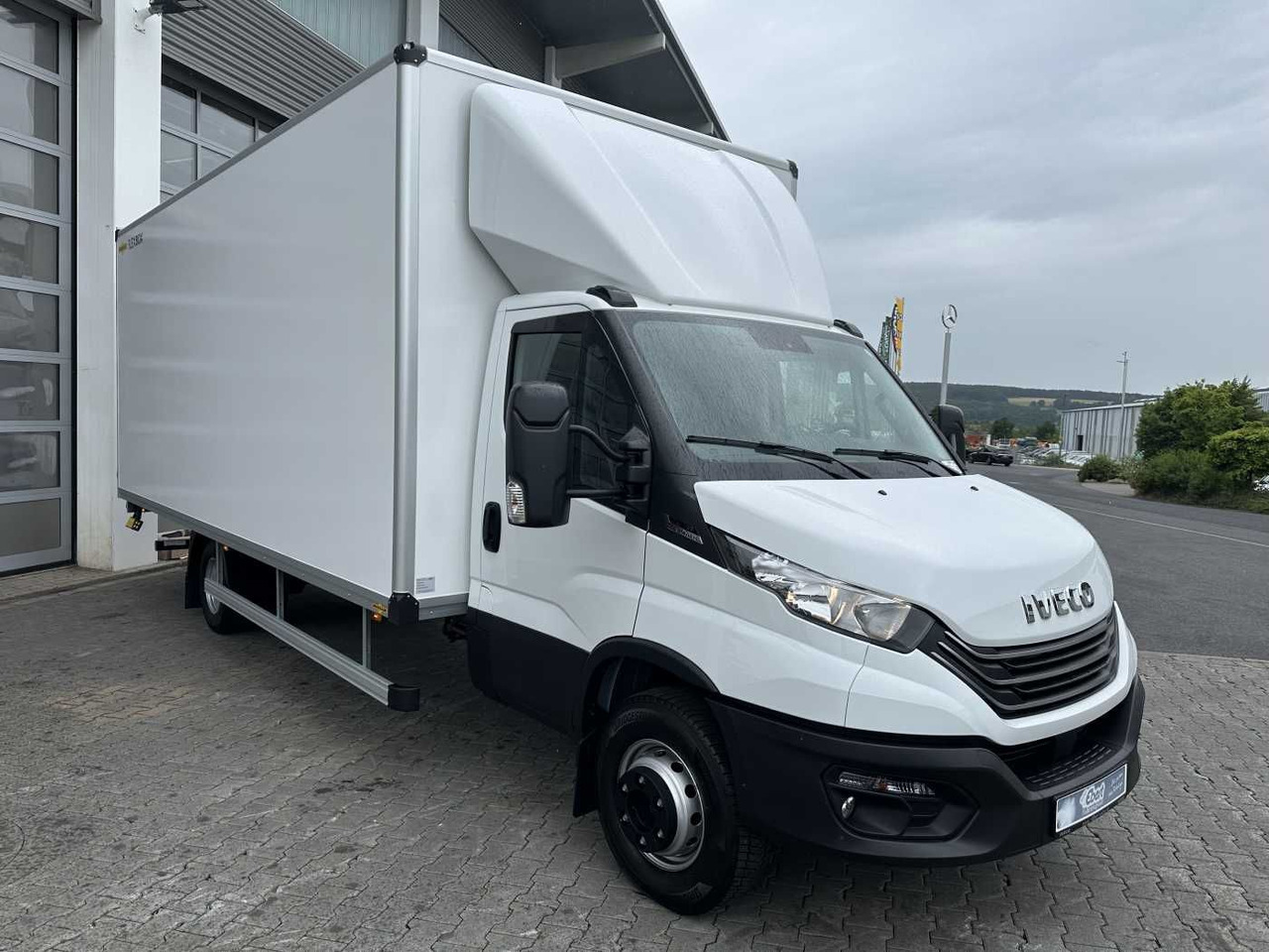 Iveco Daily 70C18 HA8 *R5.100mm*LBW*Luft*Automatik* - Fourgon grand volume: photos 3 Iveco Daily 70C18 HA8 *R5.100mm*LBW*Luft*Automatik* - Fourgon grand volume: photos 3