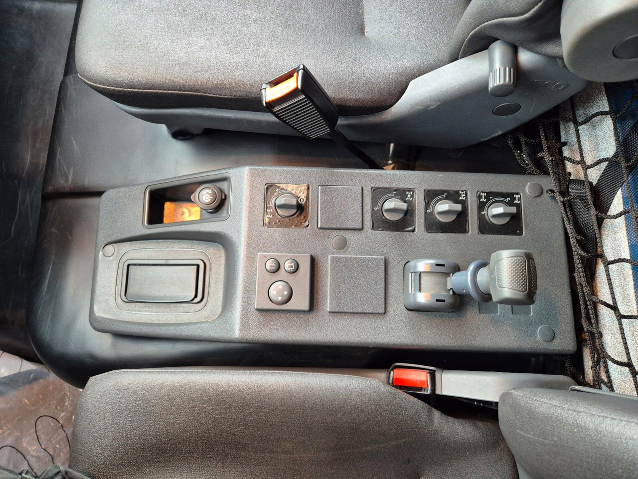 Camion plateau Iveco Eurocargo ML100E22WM-BW 4x4 Pritsche L-Haus Bett: photos 17