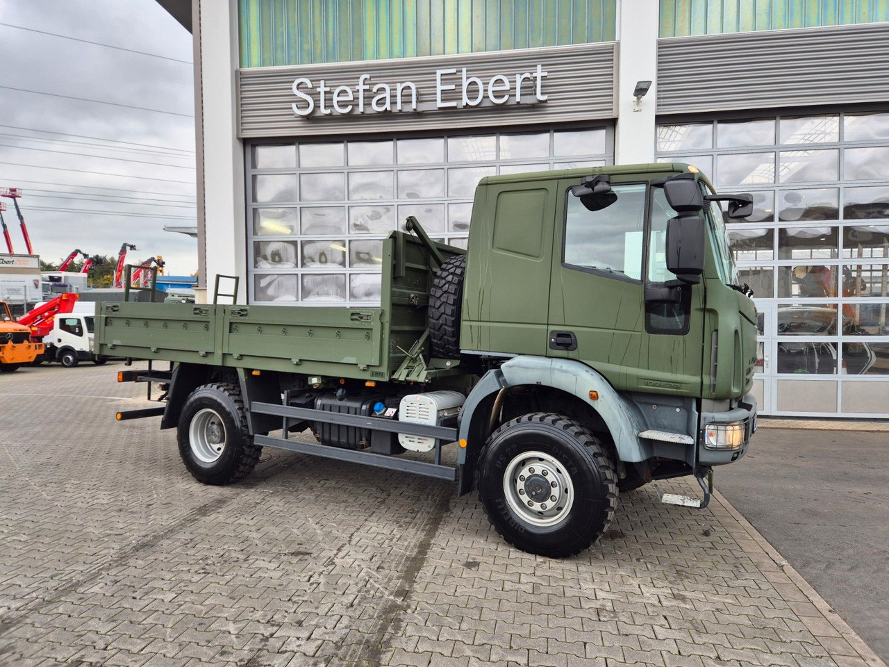 Iveco Eurocargo ML100E22WM-BW 4x4 Pritsche L-Haus Bett - Camion plateau: photos 4 Iveco Eurocargo ML100E22WM-BW 4x4 Pritsche L-Haus Bett - Camion plateau: photos 4