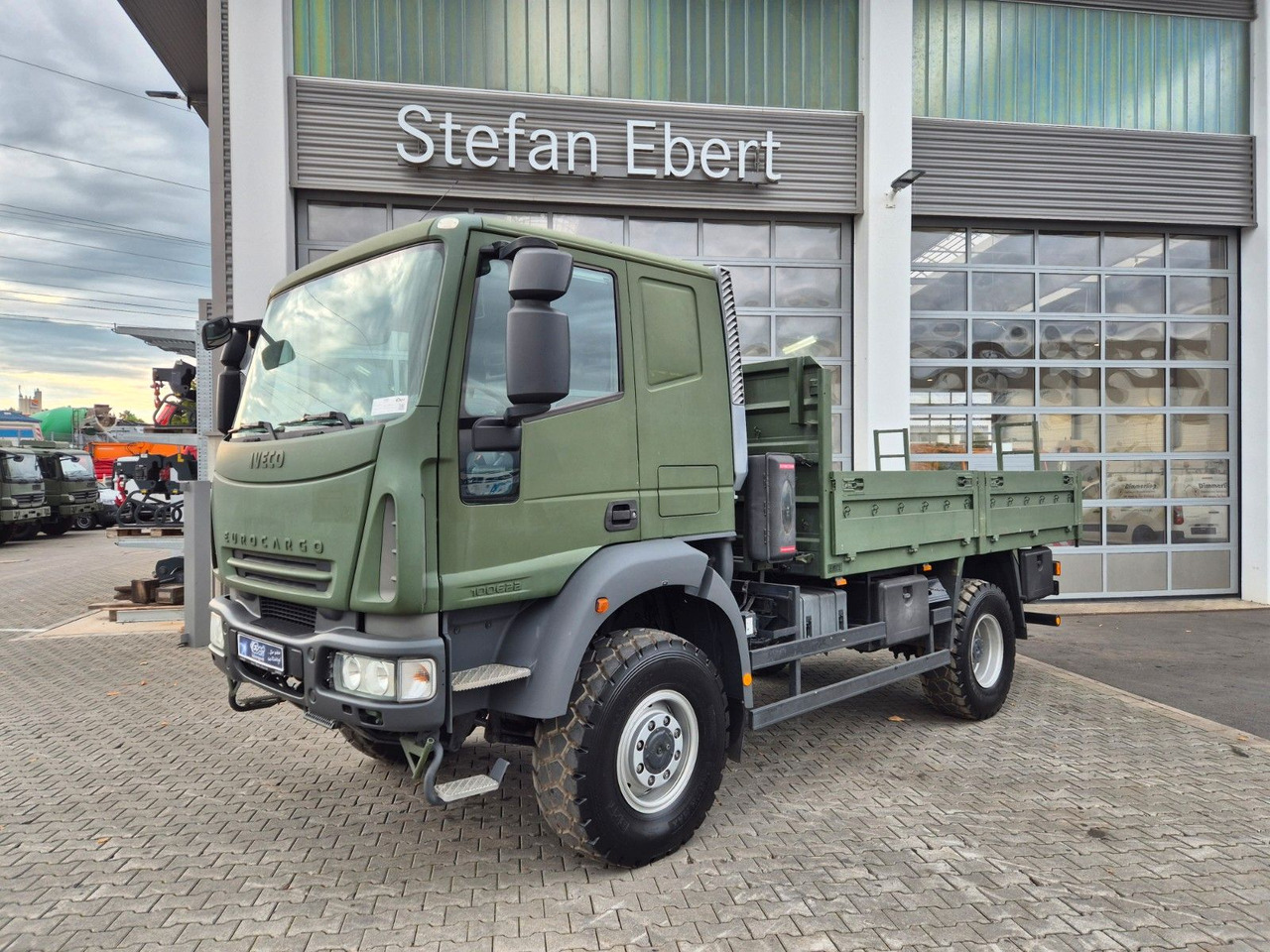 Iveco Eurocargo ML100E22WM-BW 4x4 Pritsche L-Haus Bett - Camion plateau: photos 3 Iveco Eurocargo ML100E22WM-BW 4x4 Pritsche L-Haus Bett - Camion plateau: photos 3