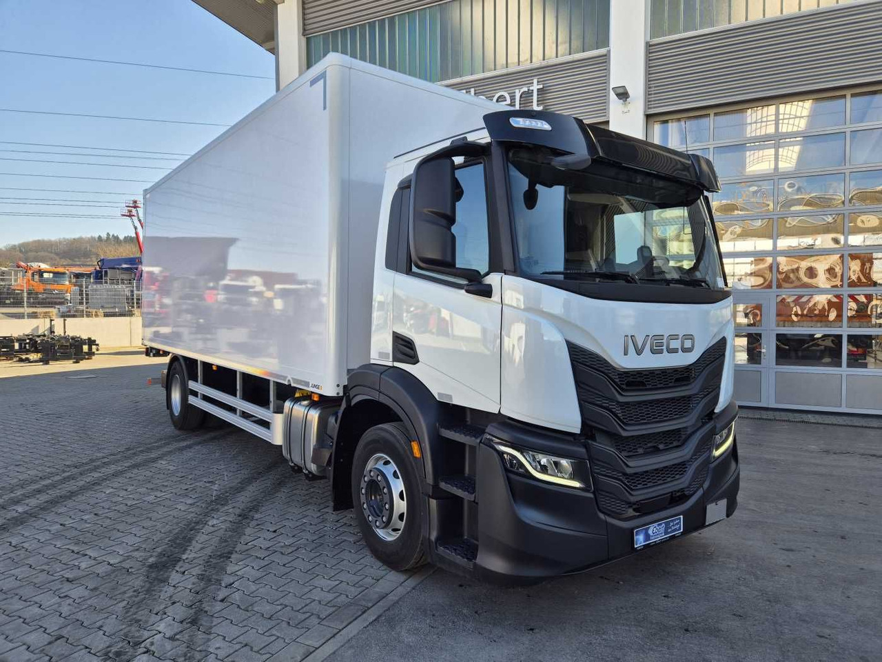 Iveco S-Way AD190S40/P Junge AHK LBW 2.000kg - Camion fourgon: photos 2 Iveco S-Way AD190S40/P Junge AHK LBW 2.000kg - Camion fourgon: photos 2