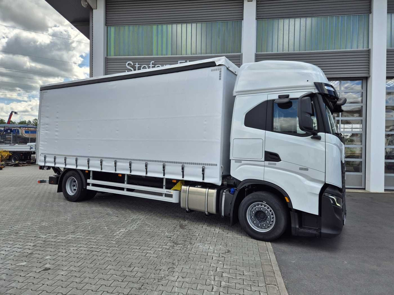 Iveco S-Way AS190S42/P Schiebeplanen LBW 2.000kg AHK - Camion à rideaux coulissants: photos 2 Iveco S-Way AS190S42/P Schiebeplanen LBW 2.000kg AHK - Camion à rideaux coulissants: photos 2