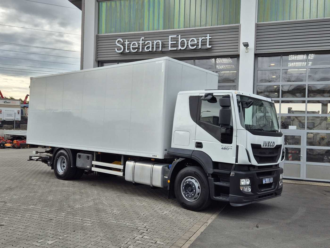 Iveco Stralis AT190S42 FP D HI-ROAD LBW faltbar EU6 - Camion fourgon: photos 3 Iveco Stralis AT190S42 FP D HI-ROAD LBW faltbar EU6 - Camion fourgon: photos 3