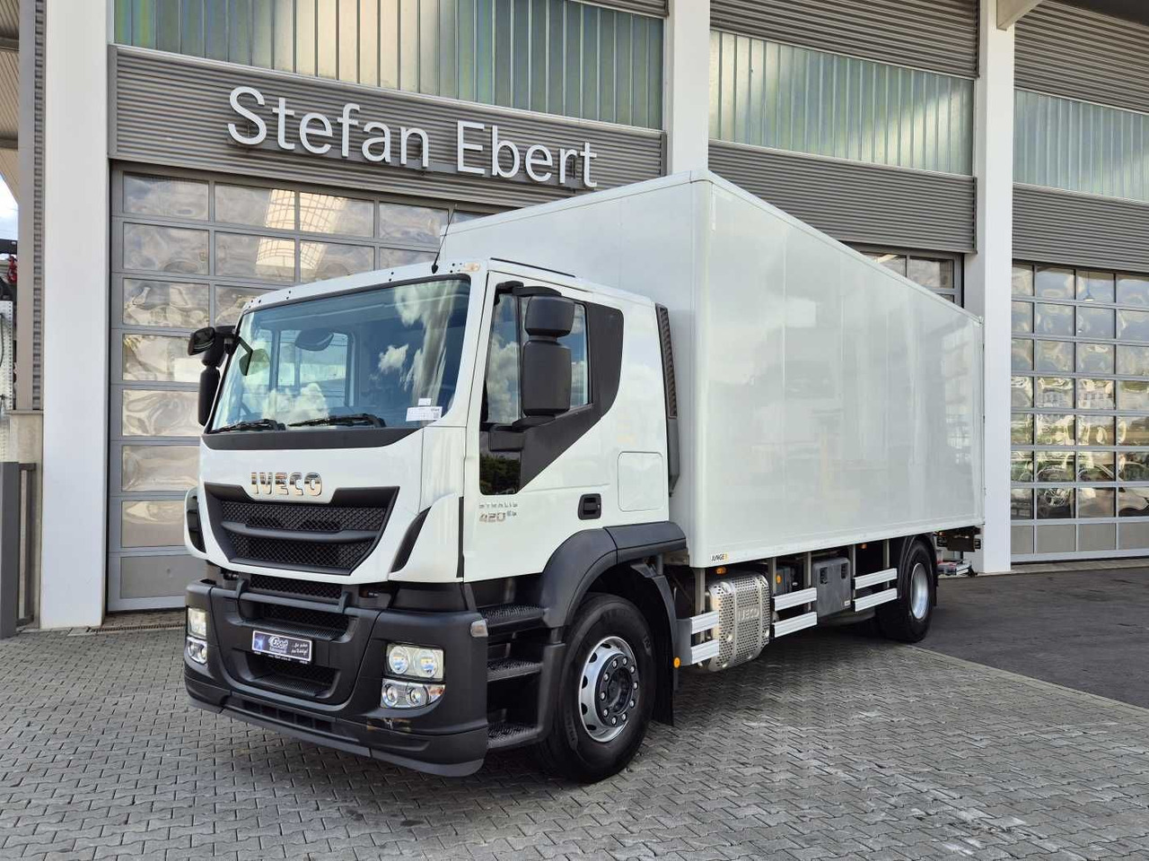 Iveco Stralis AT190S42/FP-D LBW Bär 1.500kg faltbar - Camion fourgon: photos 2 Iveco Stralis AT190S42/FP-D LBW Bär 1.500kg faltbar - Camion fourgon: photos 2