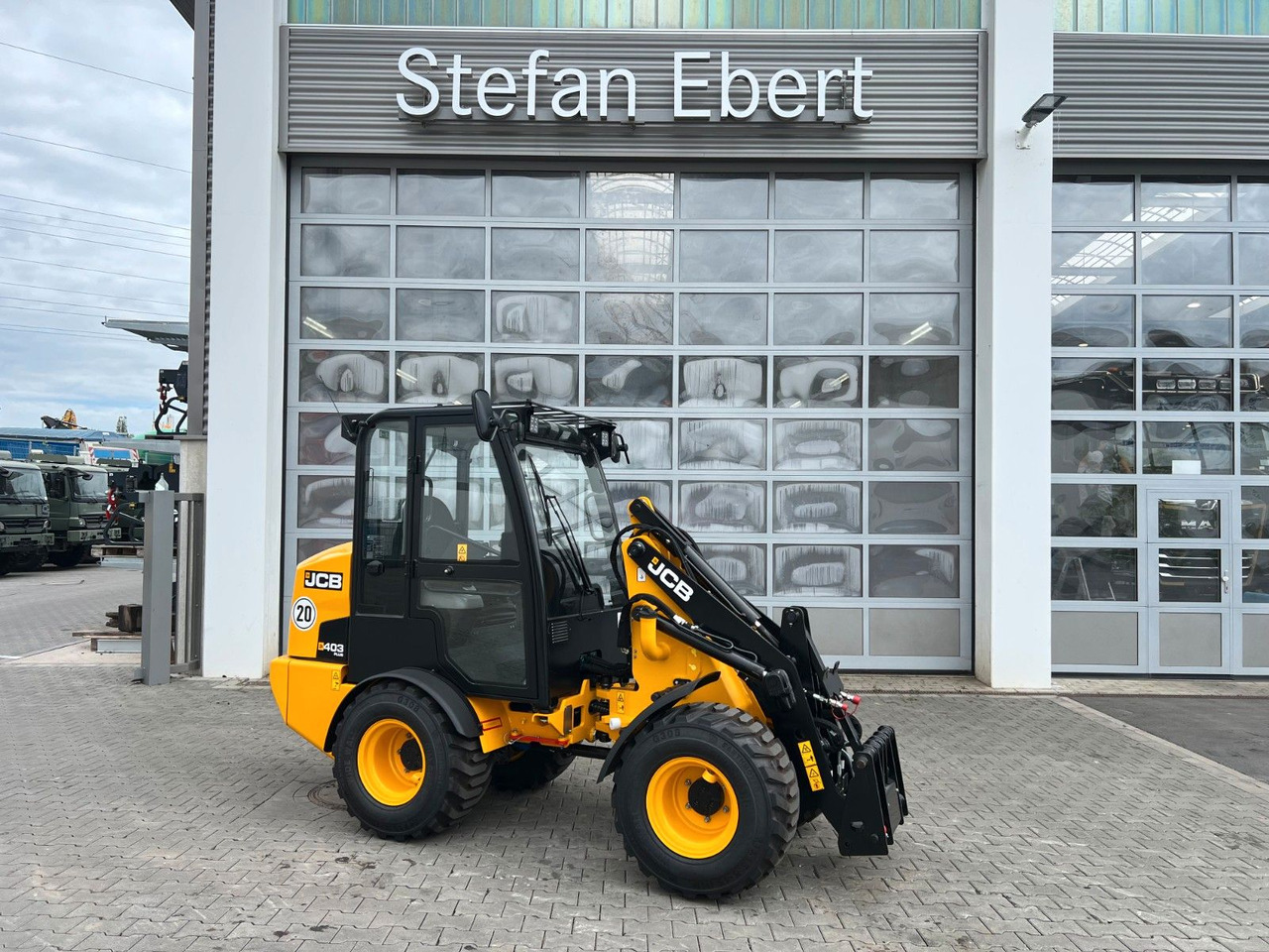 JCB 403 Plus / Neufahrzeug / 2025 / Gabel / Schaufel - Chargeuse sur pneus: photos 1 JCB 403 Plus / Neufahrzeug / 2025 / Gabel / Schaufel - Chargeuse sur pneus: photos 1
