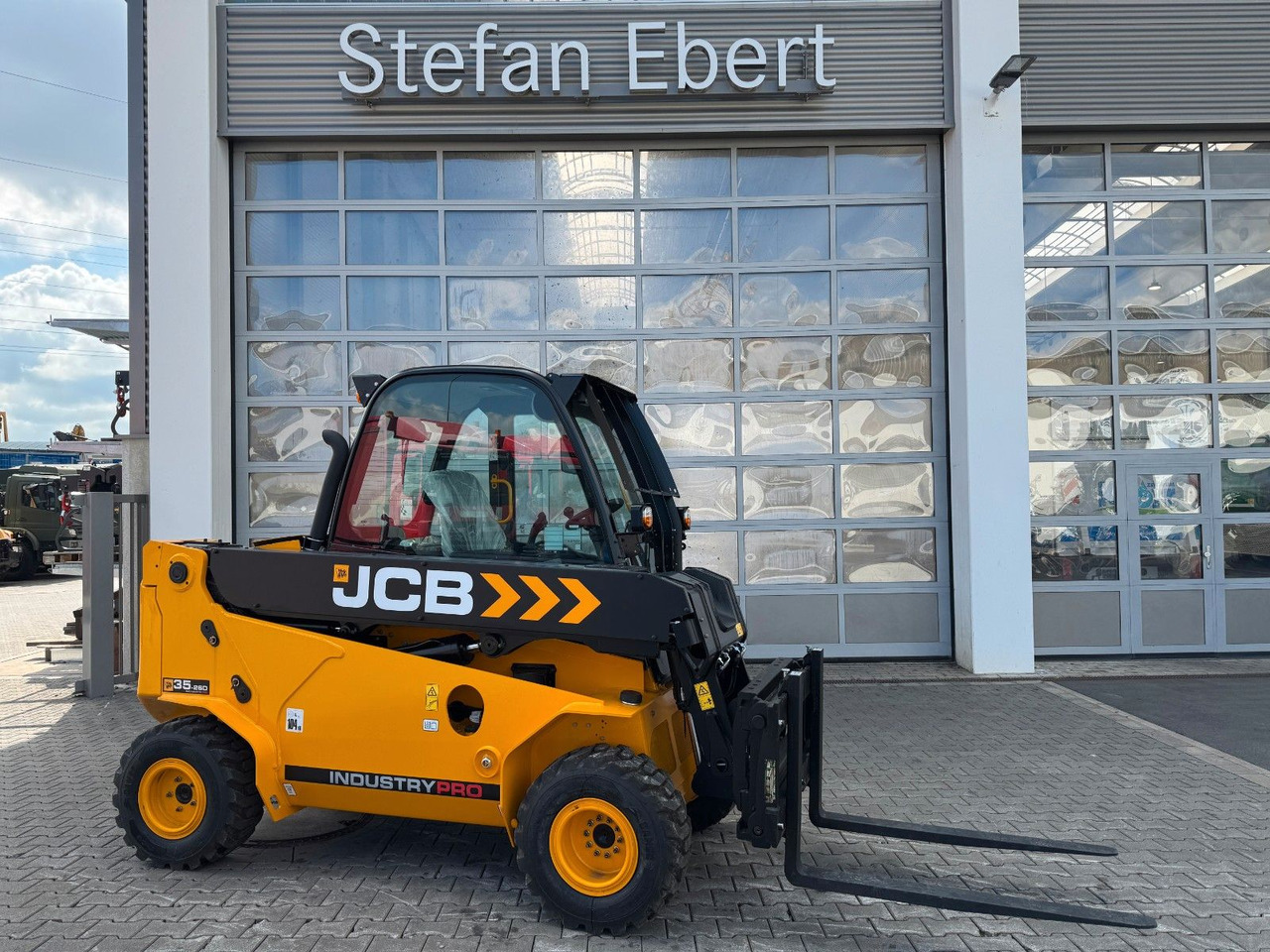 JCB TLT 35-26D 4WD Teletruck / NEU 2025 / SS - Chariot télescopique: photos 1 JCB TLT 35-26D 4WD Teletruck / NEU 2025 / SS - Chariot télescopique: photos 1