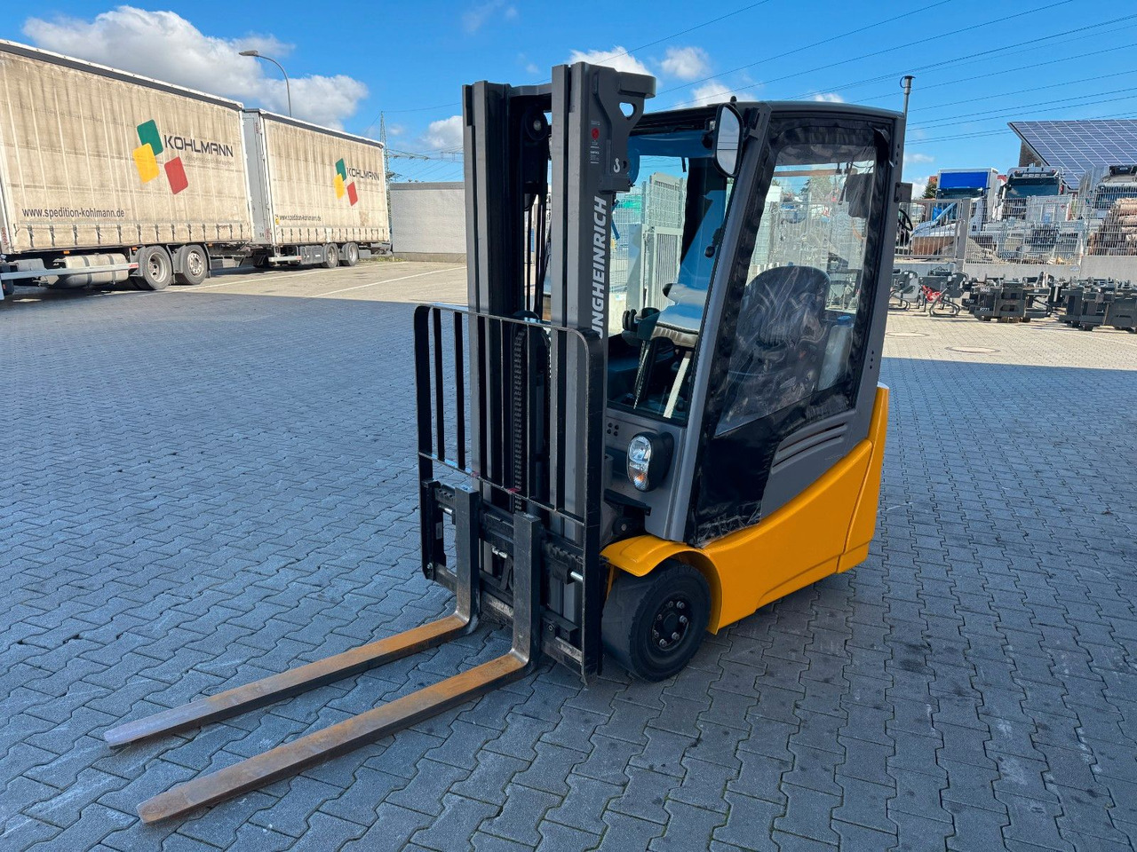 Jungheinrich EFG 215 / Triplex: 4.25m! / SS / nur 2.865h! - Chariot élévateur électrique: photos 5 Jungheinrich EFG 215 / Triplex: 4.25m! / SS / nur 2.865h! - Chariot élévateur électrique: photos 5