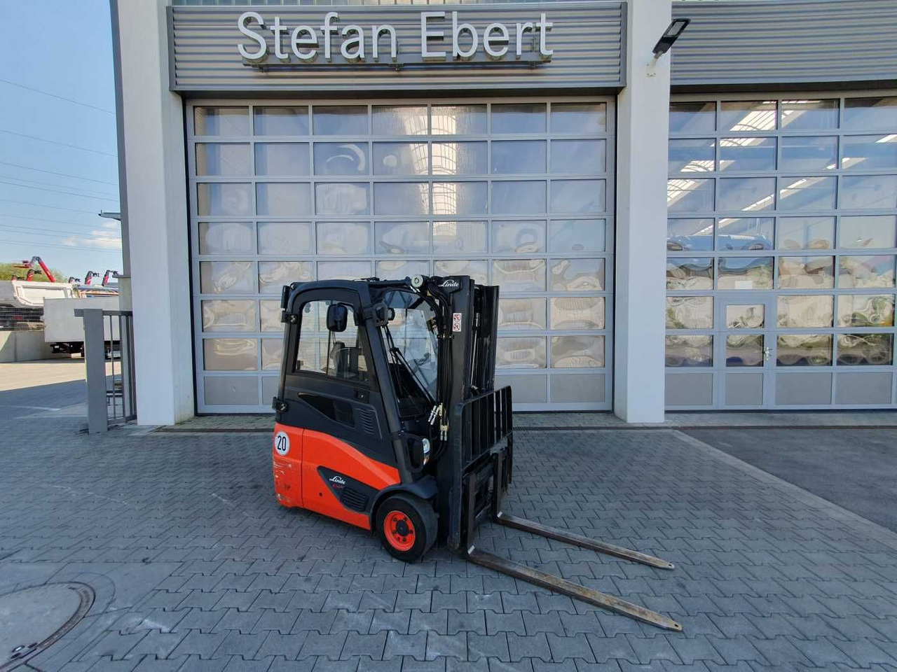 Linde E14 - 01 / Triplex: 4.10m! / SS / nur 2.899h! - Chariot élévateur électrique: photos 1 Linde E14 - 01 / Triplex: 4.10m! / SS / nur 2.899h! - Chariot élévateur électrique: photos 1