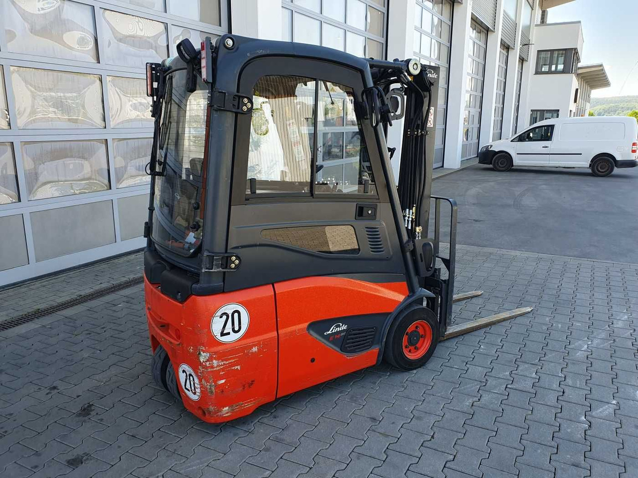 Linde E14 - 01 / Triplex: 4.10m! / SS / nur 2.899h! - Chariot élévateur électrique: photos 3 Linde E14 - 01 / Triplex: 4.10m! / SS / nur 2.899h! - Chariot élévateur électrique: photos 3