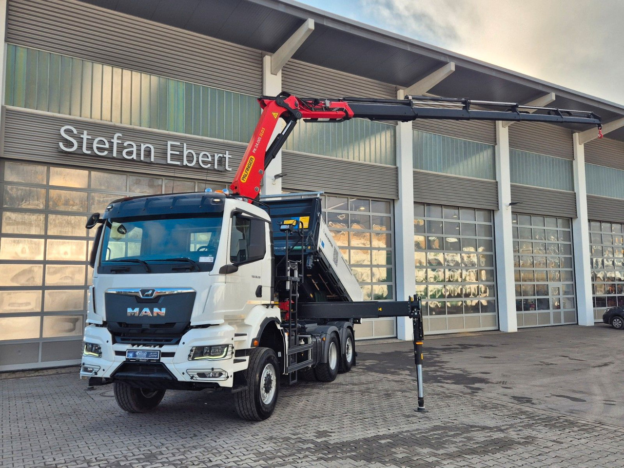 MAN TGS 28.510 6x4-4 BL Palfinger PK24.001 Funk AHK - Camion benne, Camion grue: photos 1 MAN TGS 28.510 6x4-4 BL Palfinger PK24.001 Funk AHK - Camion benne, Camion grue: photos 1