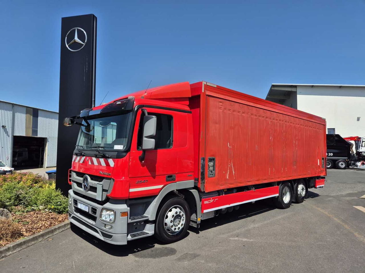 Mercedes-Benz Actros 2541 L 6x2 Schiebeplanen LBW AHK - Camion pour le transport de boissons: photos 3 Mercedes-Benz Actros 2541 L 6x2 Schiebeplanen LBW AHK - Camion pour le transport de boissons: photos 3