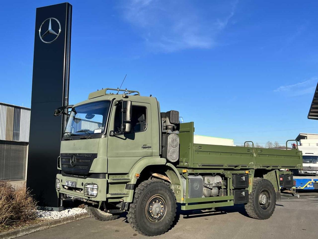Mercedes-Benz Axor 1829 A 4x4 Pritsche - Camion plateau: photos 1 Mercedes-Benz Axor 1829 A 4x4 Pritsche - Camion plateau: photos 1