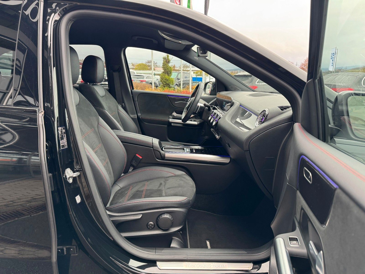 Mercedes-Benz B 200 AMG+AHK+Ambiente+RFK+MBUX+Night - Berline: photos 4 Mercedes-Benz B 200 AMG+AHK+Ambiente+RFK+MBUX+Night - Berline: photos 4