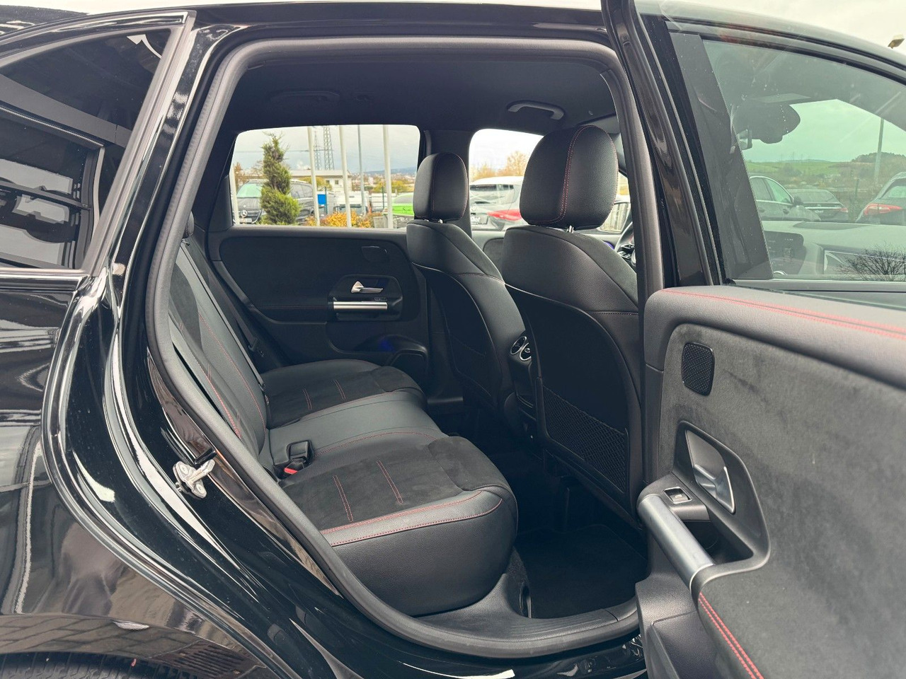 Mercedes-Benz B 200 AMG+AHK+Ambiente+RFK+MBUX+Night - Berline: photos 5 Mercedes-Benz B 200 AMG+AHK+Ambiente+RFK+MBUX+Night - Berline: photos 5