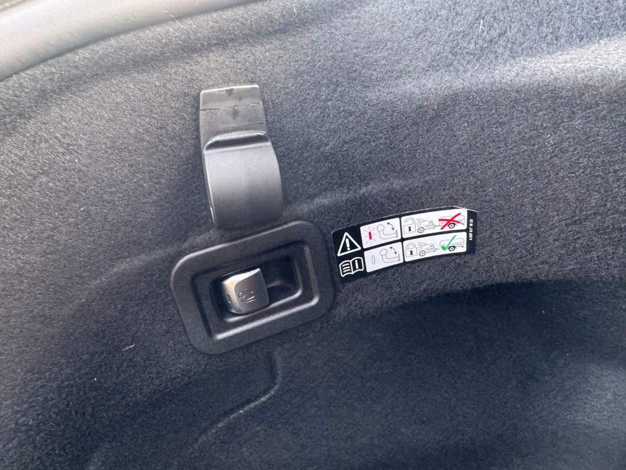 Berline Mercedes-Benz C 200 C Limousine+Avantgarde+AHK+RFK+TotW: photos 10 Berline Mercedes-Benz C 200 C Limousine+Avantgarde+AHK+RFK+TotW: photos 10