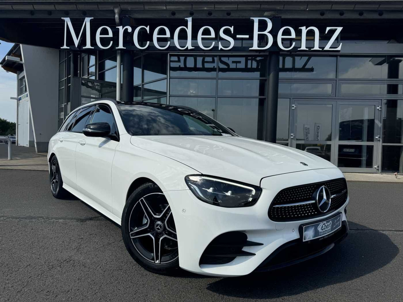 Mercedes-Benz E 220d T AMG+Pano+AHK+Night+TotW+ RKamera+Ambien - Voiture: photos 1 Mercedes-Benz E 220d T AMG+Pano+AHK+Night+TotW+ RKamera+Ambien - Voiture: photos 1