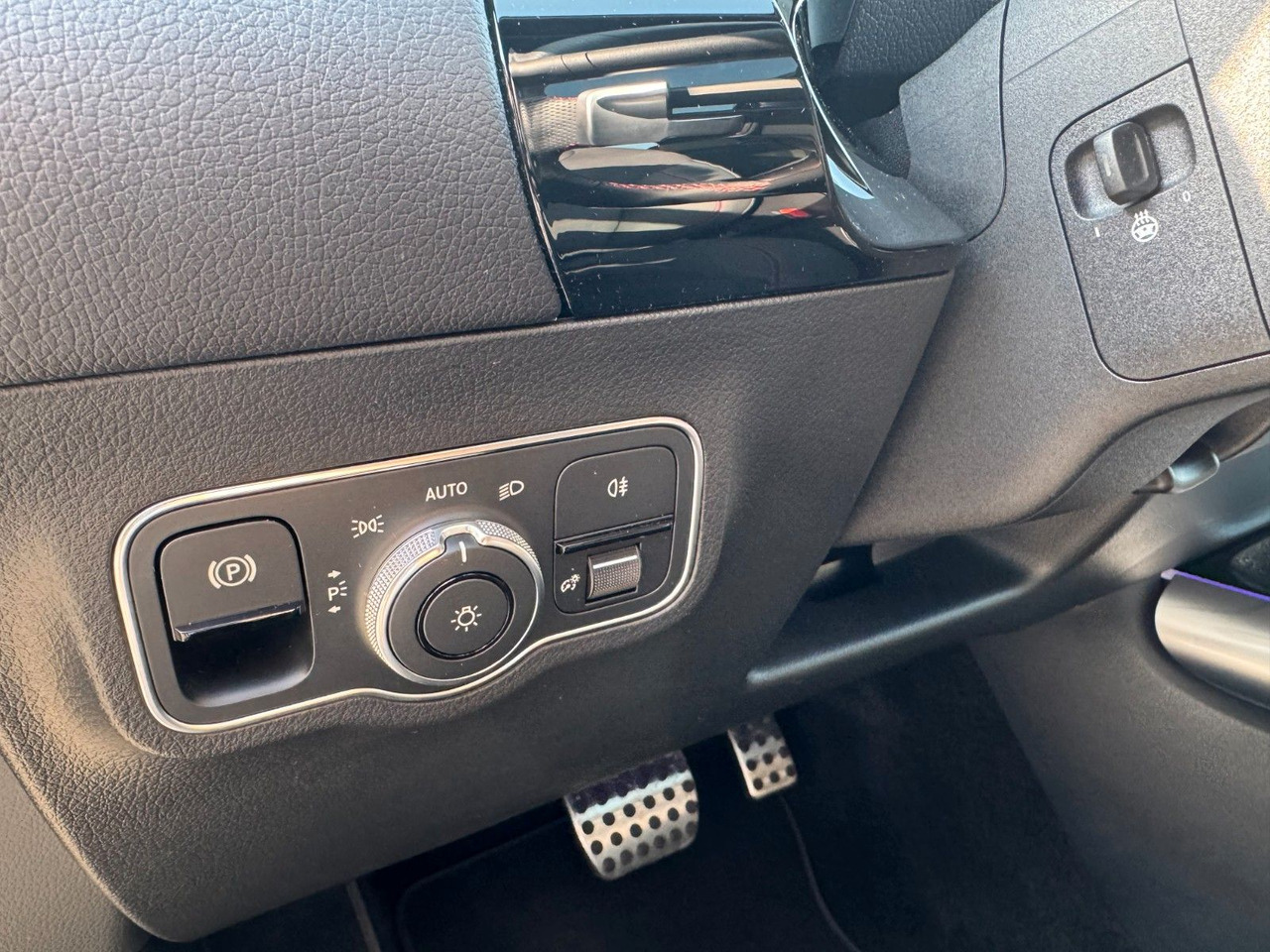 SUV Mercedes-Benz GLA 200 AMG+PANO+DistrPlus+RFK+Night: photos 13