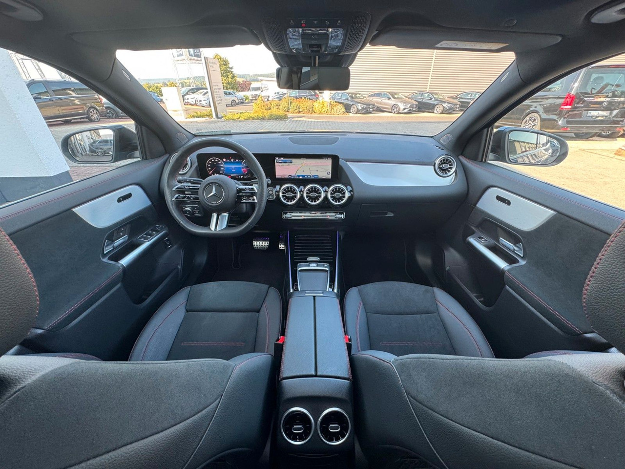 SUV Mercedes-Benz GLA 200 AMG+PANO+DistrPlus+RFK+Night: photos 18