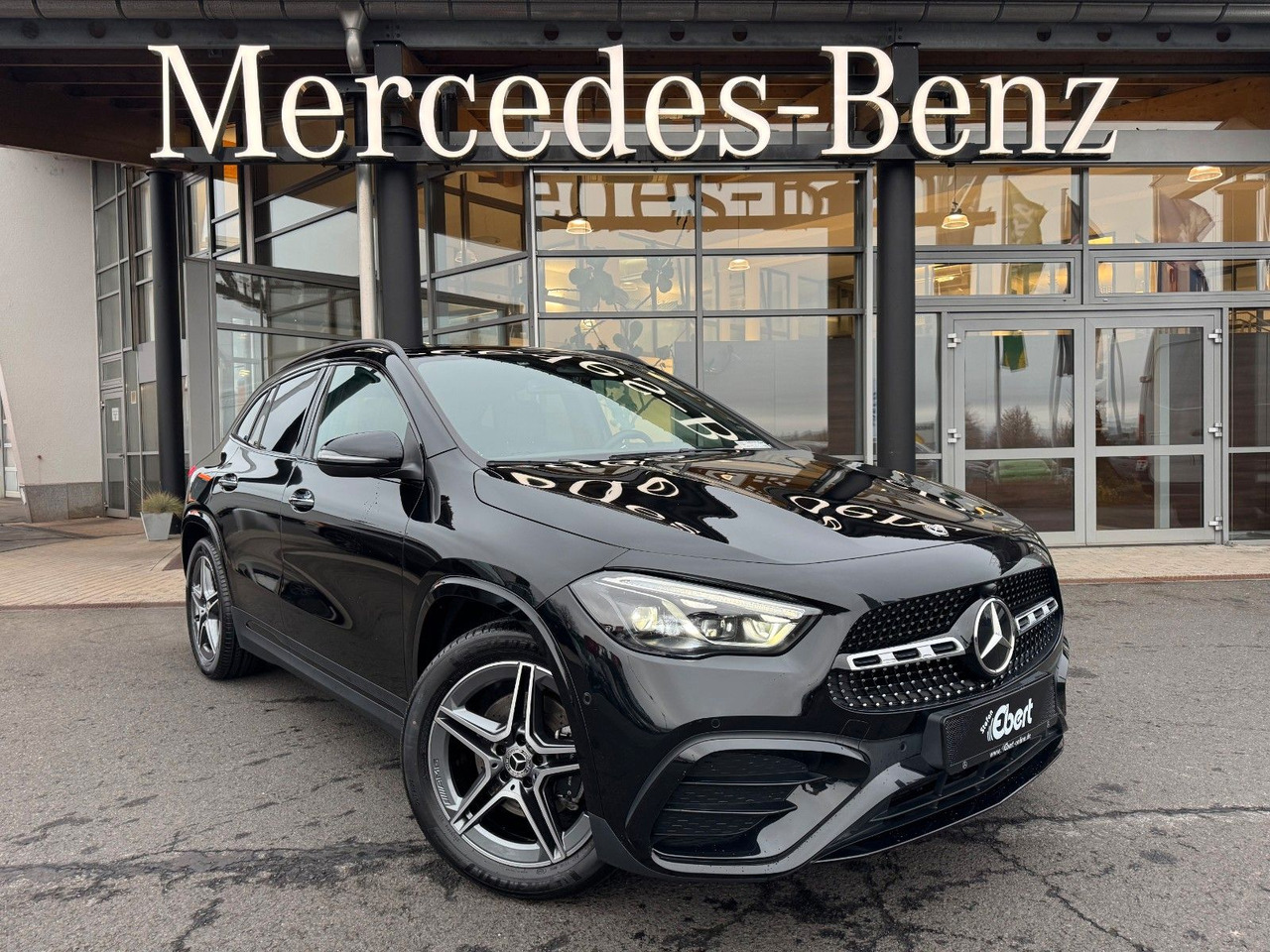 Mercedes-Benz GLA 200 AMG+Pano+Distr+Ambiente+Multibeam+ - SUV: photos 1 Mercedes-Benz GLA 200 AMG+Pano+Distr+Ambiente+Multibeam+ - SUV: photos 1