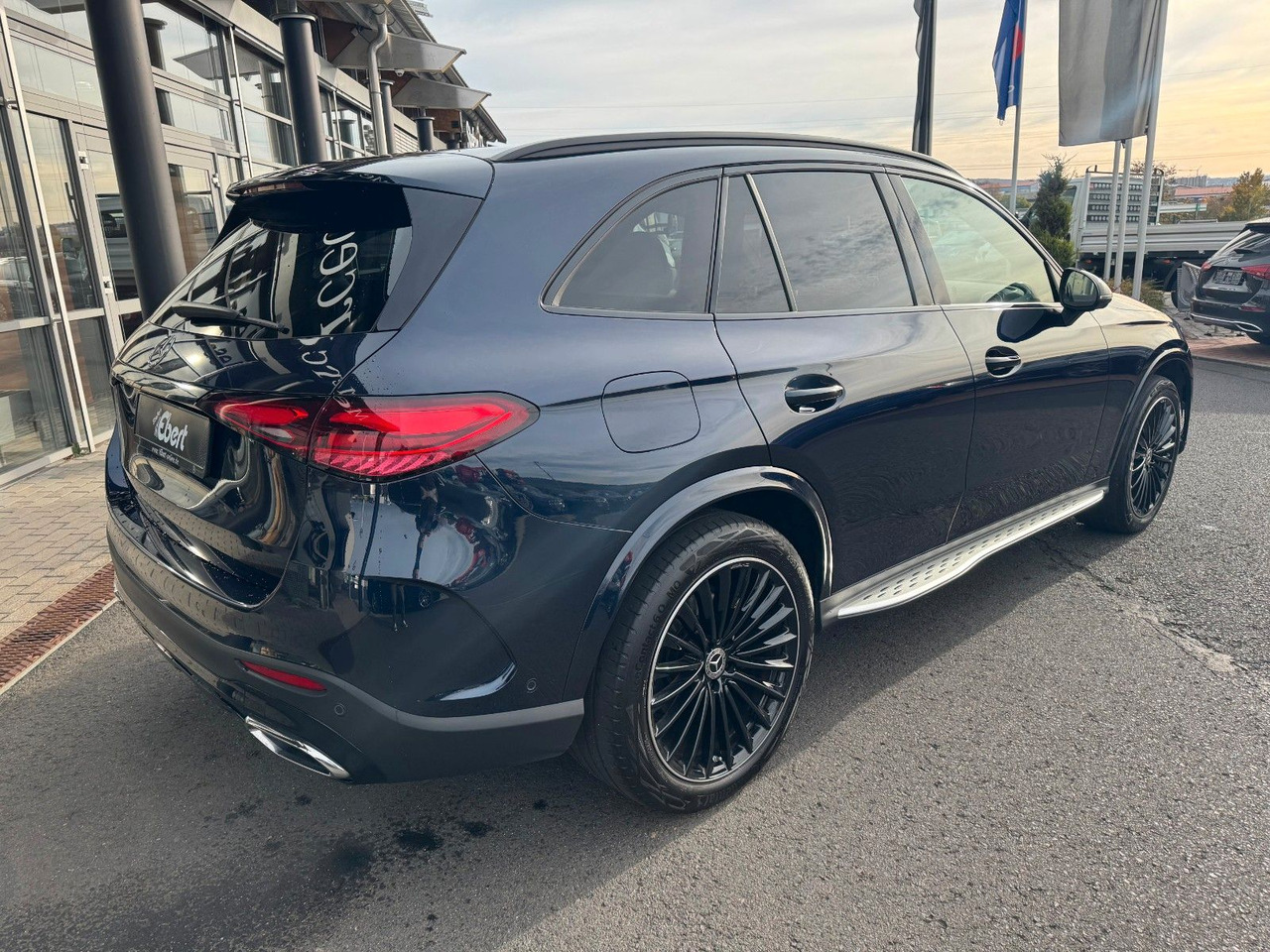 Mercedes-Benz GLC 300 4M+AMG+Pano+Burm+360+Memory - SUV: photos 4 Mercedes-Benz GLC 300 4M+AMG+Pano+Burm+360+Memory - SUV: photos 4