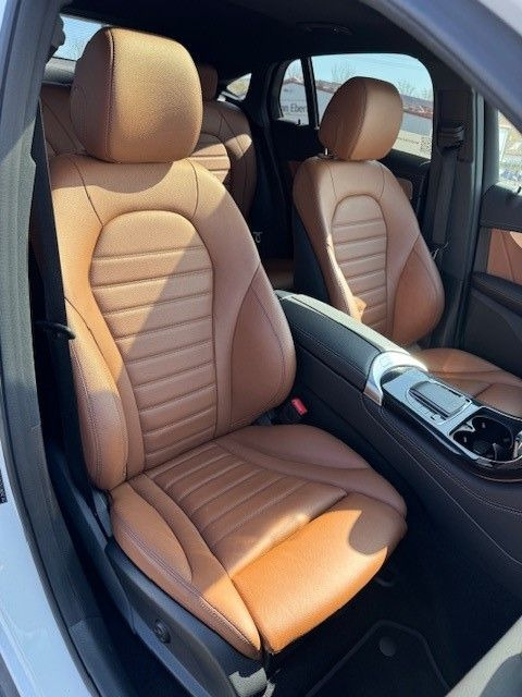 Mercedes-Benz GLC 43 AMG Coupe AirM+Memory+RFK+ SPUR+TOTW+ESD - Voiture: photos 1 Mercedes-Benz GLC 43 AMG Coupe AirM+Memory+RFK+ SPUR+TOTW+ESD - Voiture: photos 1