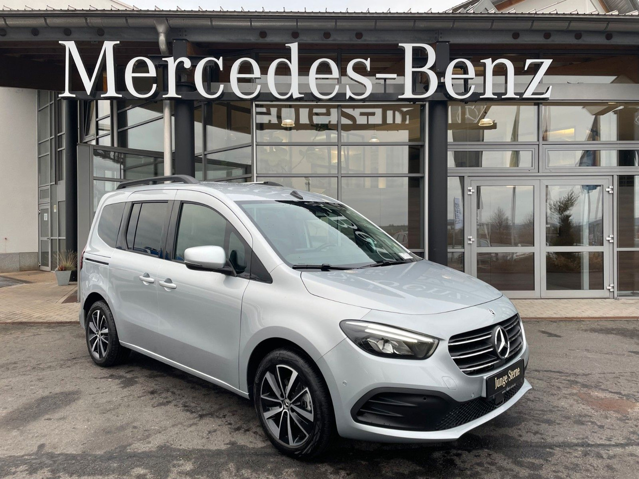 Mercedes-Benz T 180 d Progressive Edition Kamera LED MBUX SHZ - Voiture: photos 1 Mercedes-Benz T 180 d Progressive Edition Kamera LED MBUX SHZ - Voiture: photos 1