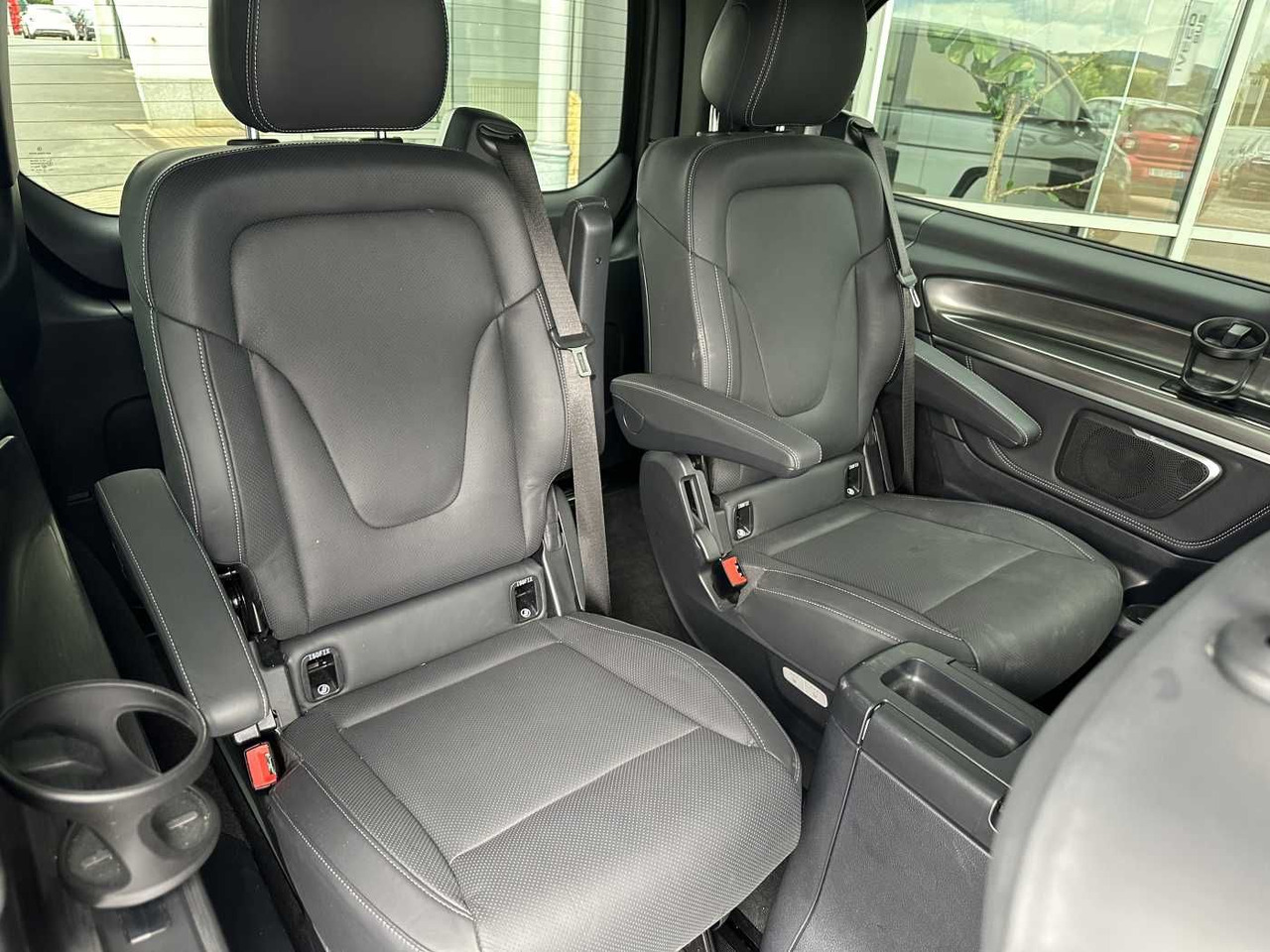 Transport de personnes Mercedes-Benz V 300 d 4MATIC EXCLUSIVE AMG Panorama DISTRONIC: photos 7