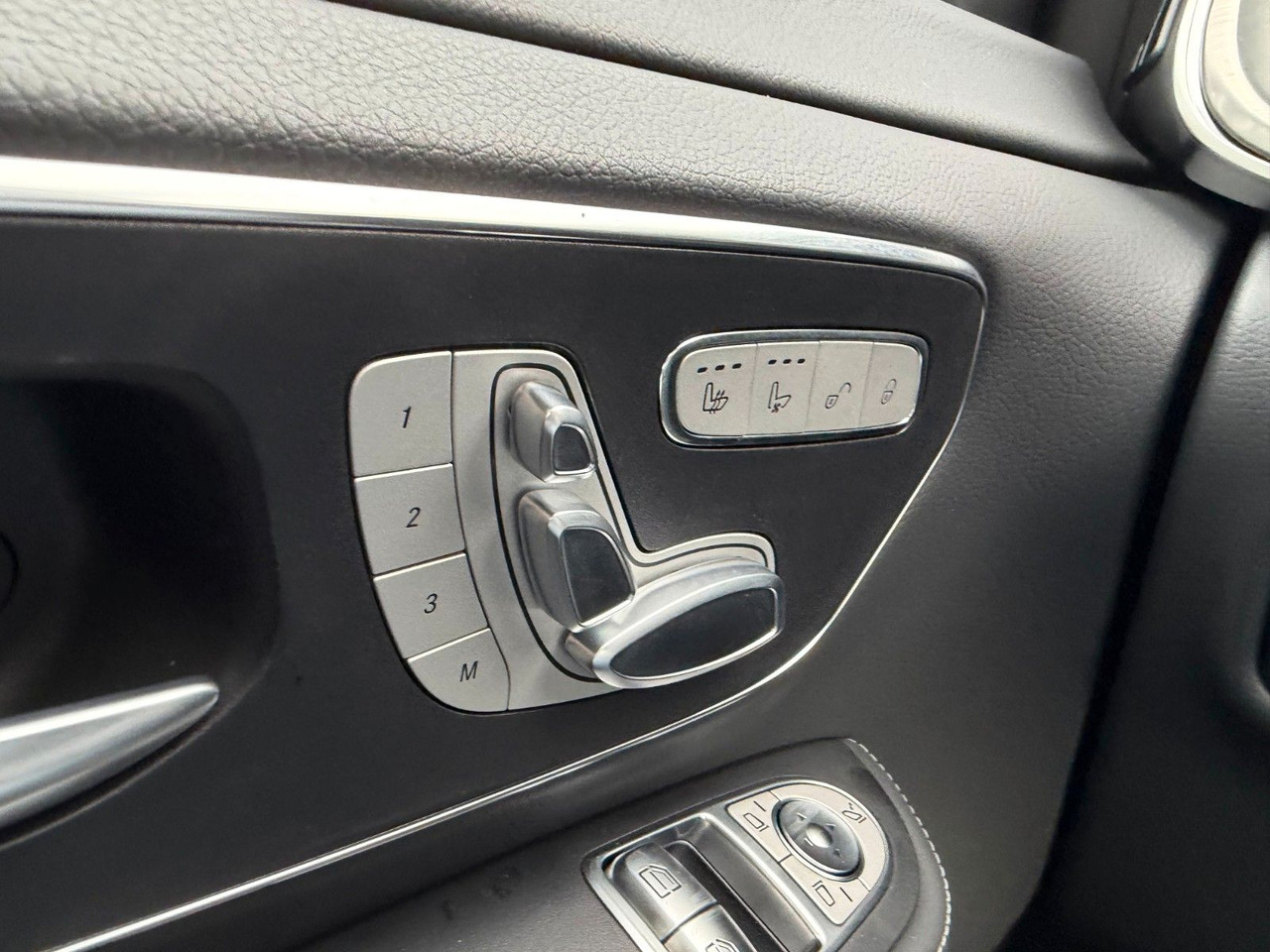 Mercedes-Benz V 300 d 4MATIC EXCLUSIVE Luxus-Sitze AHK2,5to en crédit-bail Mercedes-Benz V 300 d 4MATIC EXCLUSIVE Luxus-Sitze AHK2,5to: photos 24