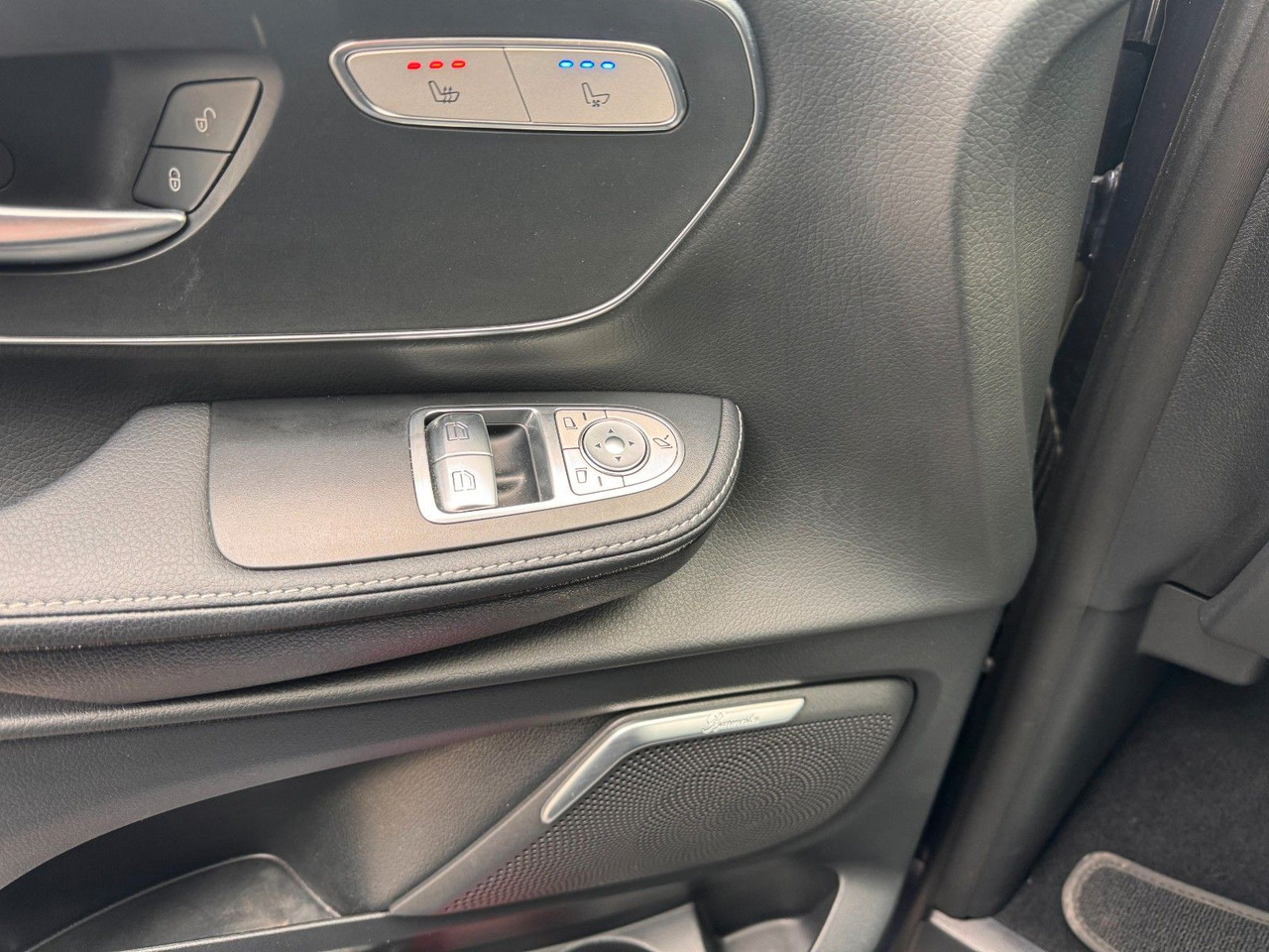 Transport de personnes Mercedes-Benz V 300 d AVA ED AMG AHK2,5to DISTRONIC: photos 18