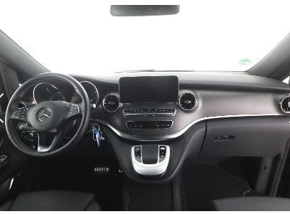 Mercedes-Benz V 300 d AVA ED AMG AIRMATIC Tisch AHK2,5to Stdh - Transport de personnes: photos 4 Mercedes-Benz V 300 d AVA ED AMG AIRMATIC Tisch AHK2,5to Stdh - Transport de personnes: photos 4