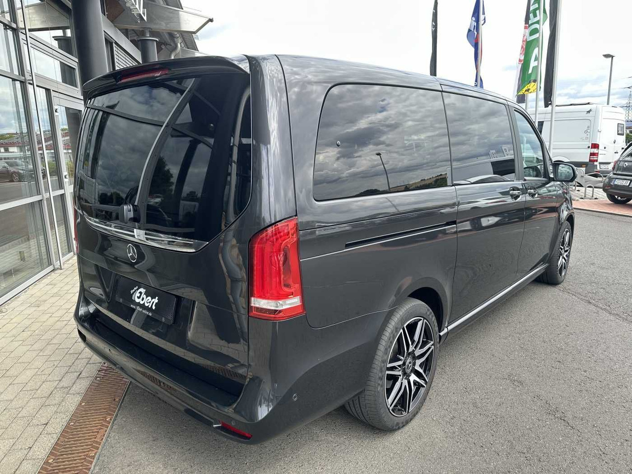 Mercedes-Benz V 300 d EDITION AMG AHK Tisch Leder ILS 7Sitze - Voiture: photos 4 Mercedes-Benz V 300 d EDITION AMG AHK Tisch Leder ILS 7Sitze - Voiture: photos 4