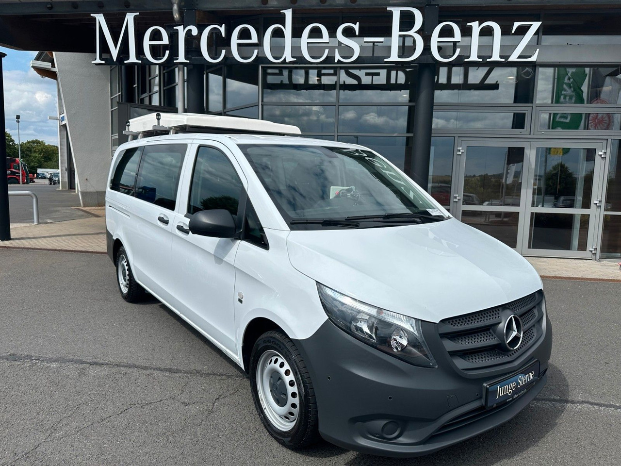 Mercedes-Benz Vito 111 CDI Tourer Begleitfahrzeug BF3+ / WVZ - Transport de personnes: photos 2 Mercedes-Benz Vito 111 CDI Tourer Begleitfahrzeug BF3+ / WVZ - Transport de personnes: photos 2