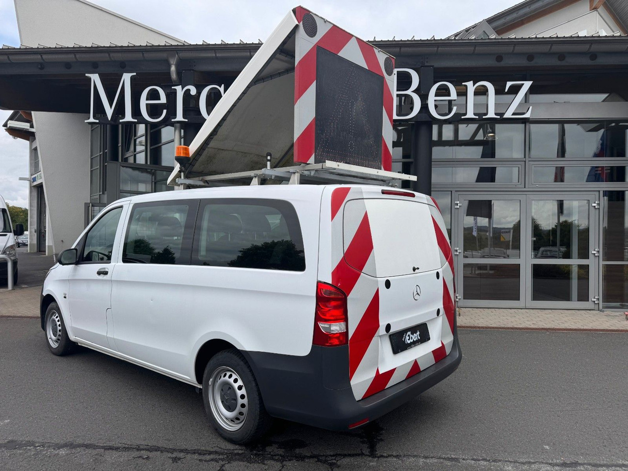 Mercedes-Benz Vito 111 CDI Tourer Begleitfahrzeug BF3+ / WVZ - Fourgonnette: photos 1 Mercedes-Benz Vito 111 CDI Tourer Begleitfahrzeug BF3+ / WVZ - Fourgonnette: photos 1