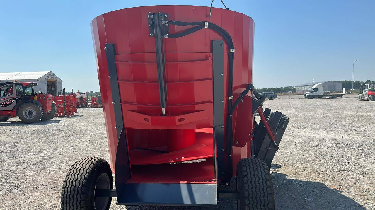 Fimaks vertical feeder mixer FMV8L, 8 m3 - Mélangeuse: photos 4 Fimaks vertical feeder mixer FMV8L, 8 m3 - Mélangeuse: photos 4