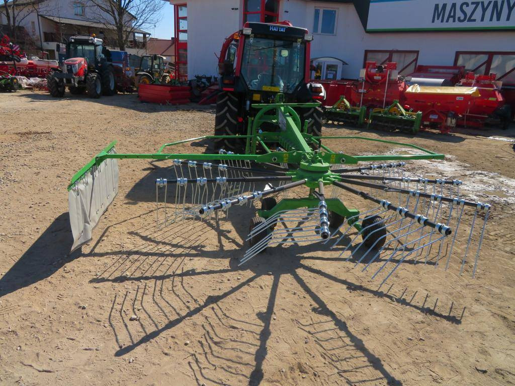 Inter-Tech rotary rake 4,2m - Faneuse: photos 1 Inter-Tech rotary rake 4,2m - Faneuse: photos 1