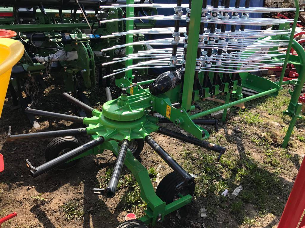Inter-Tech rotary rake 4,2m - Faneuse: photos 3 Inter-Tech rotary rake 4,2m - Faneuse: photos 3