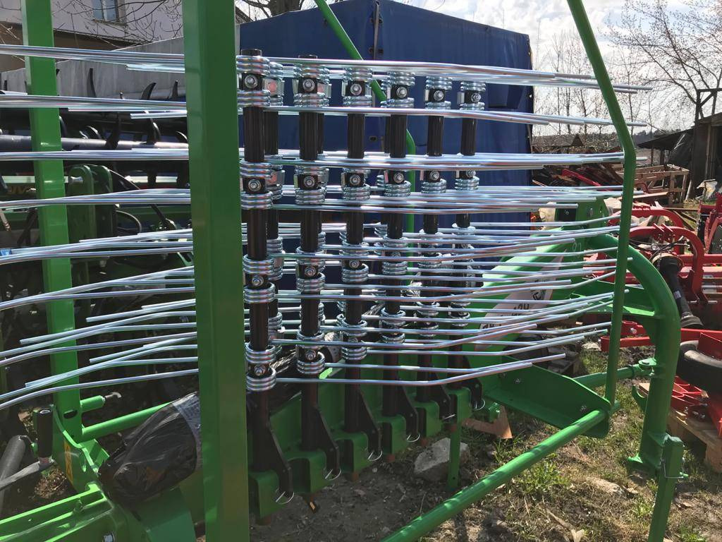 Inter-Tech rotary rake 4,2m - Faneuse: photos 2 Inter-Tech rotary rake 4,2m - Faneuse: photos 2