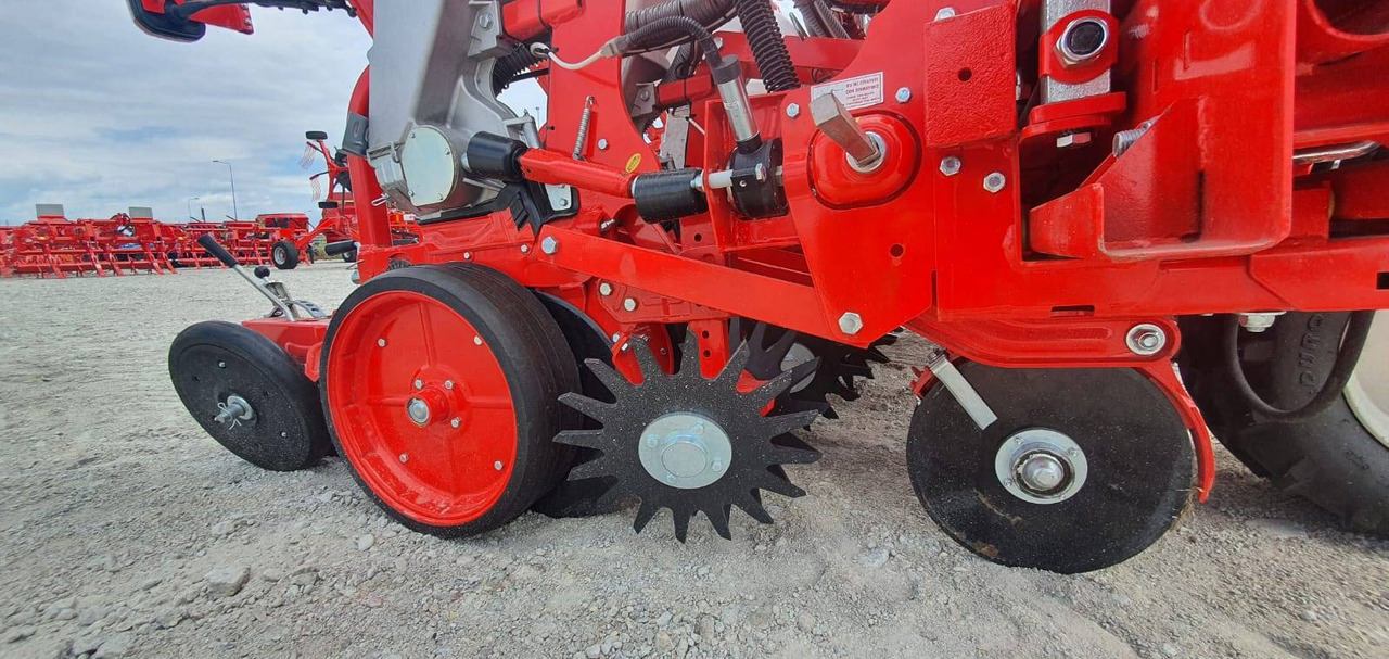 Ozdoken pneumatic precision seeder model VPKT-DG6 - on stock - Semoir monograine: photos 5 Ozdoken pneumatic precision seeder model VPKT-DG6 - on stock - Semoir monograine: photos 5