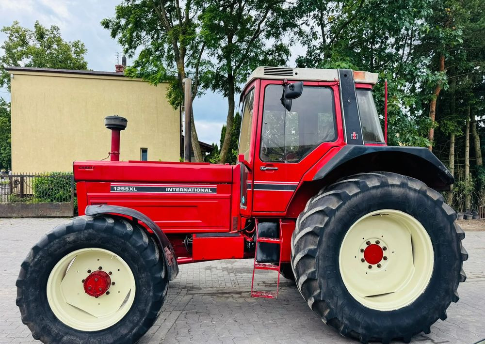 Case IH 1255 XL - Tracteur agricole: photos 3 Case IH 1255 XL - Tracteur agricole: photos 3