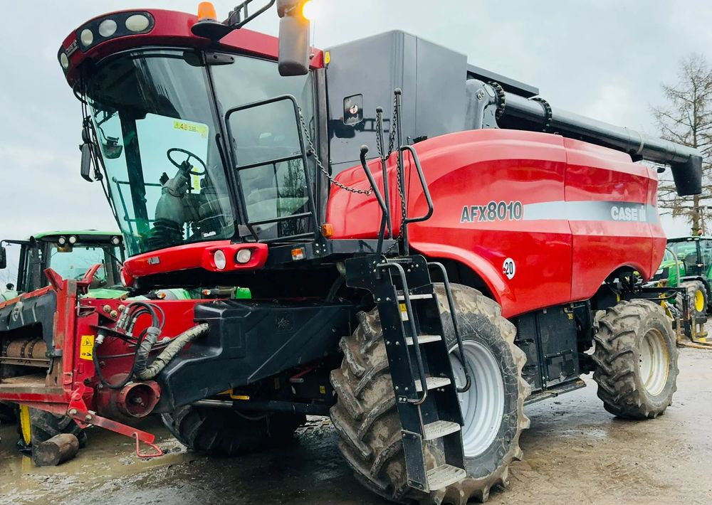 Case IH AFH 8010 - Moissonneuse-batteuse: photos 2 Case IH AFH 8010 - Moissonneuse-batteuse: photos 2